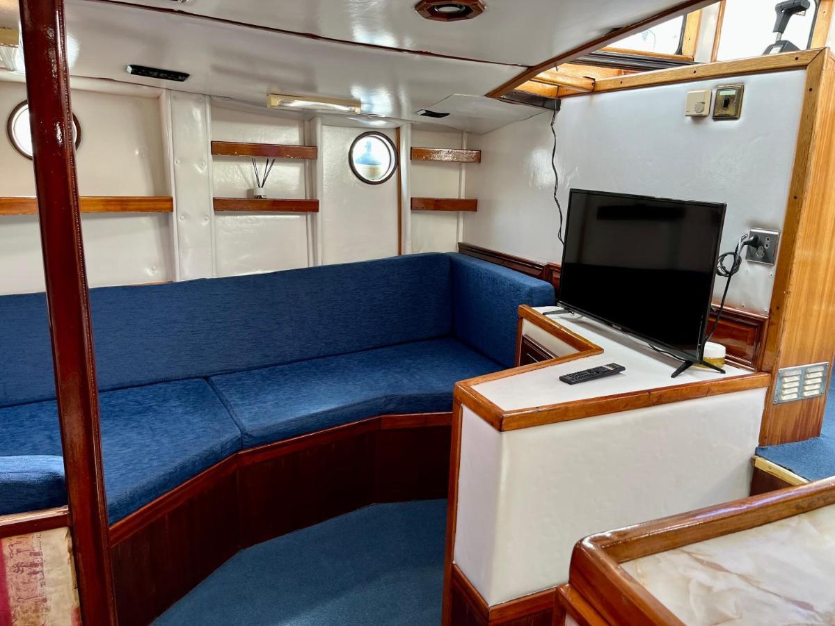 Salidas En Barco Otel Premiá de Mar Dış mekan fotoğraf