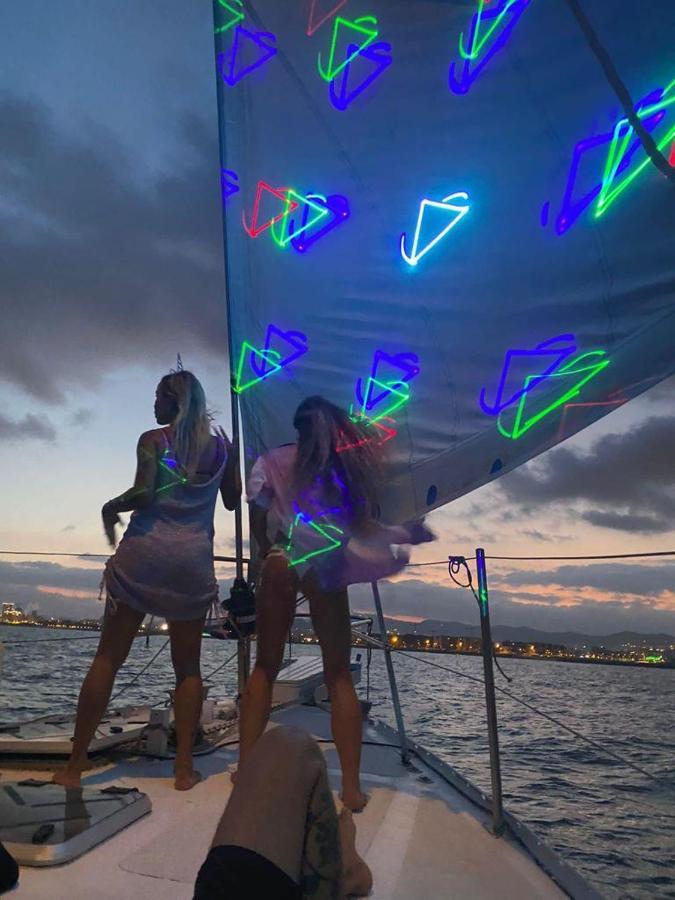 Salidas En Barco Otel Premiá de Mar Dış mekan fotoğraf